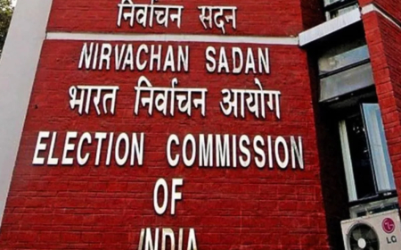बिहार में एसआईआर को लेकर चुनाव आयोग सख्त, 12 राजनीतिक दलों को भेजेगा नोटिस